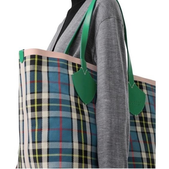 Burberry Handbags - NWT Burberry Giant reversible Tote